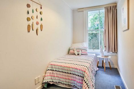 Photo of property in 25 Rona Street, Eastbourne, Lower Hutt, 5013