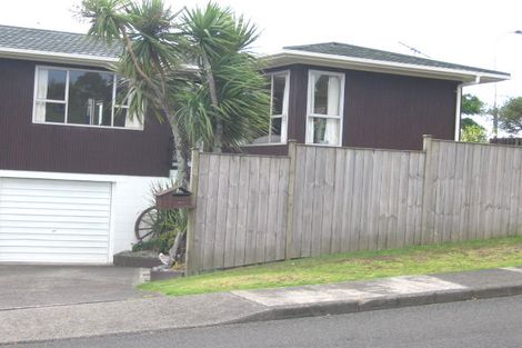 Photo of property in 2/1 Morriggia Place, Bayview, Auckland, 0629