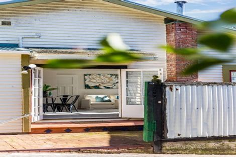 Photo of property in 61 Severn Street, Island Bay, Wellington, 6023