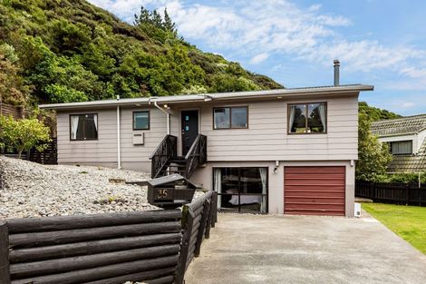 Photo of property in 35 Omapere Street, Whitby, Porirua, 5024