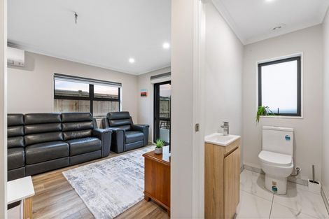 Photo of property in 2 Lumbarda Drive, Kumeu, 0810