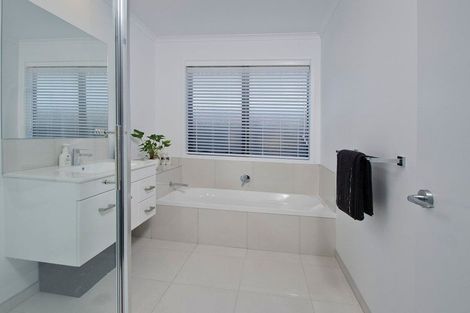 Photo of property in 39 Rainey Crescent, Papamoa Beach, Papamoa, 3118