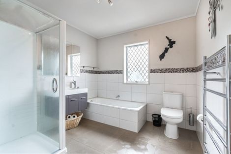 Photo of property in 23 Hanlon Crescent, Narrow Neck, Auckland, 0624