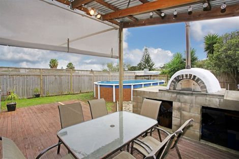 Photo of property in 17 Orchard Rise, Rosehill, Papakura, 2113