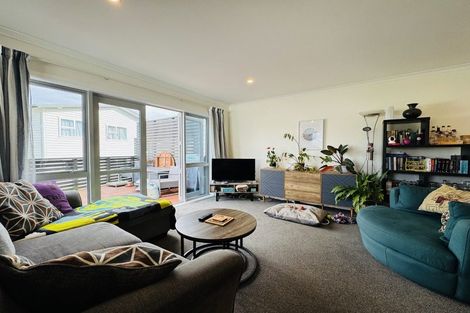 Photo of property in 5/20 Glanmire Road, Newlands, Wellington, 6037