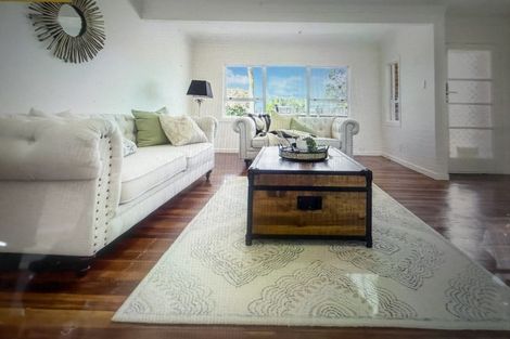 Photo of property in 2/322 East Coast Road, Sunnynook, Auckland, 0632