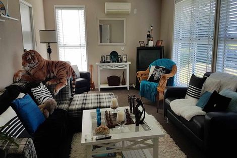 Photo of property in 2 Staines Avenue, Mangere East, Auckland, 2024