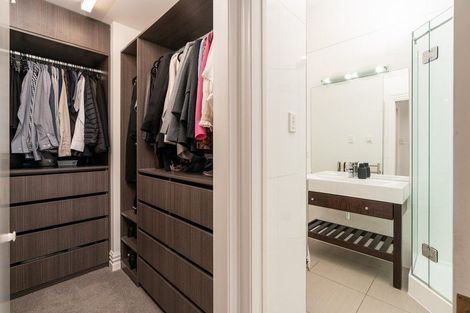 Photo of property in 60 Hawker Street, Mount Victoria, Wellington, 6011