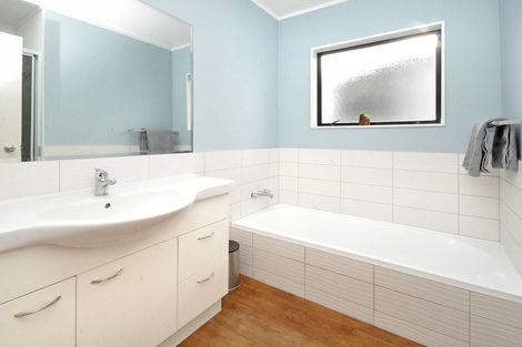 Photo of property in 1/16 Glucina Avenue, West Harbour, Auckland, 0618