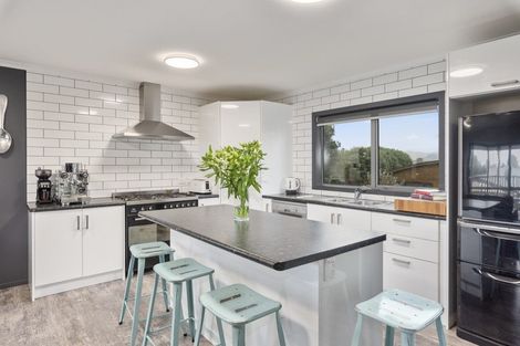 Photo of property in 10 Sylvia Way, Te Horo Beach, Otaki, 5581