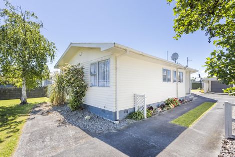 Photo of property in 17 Abraham Crescent, Milson, Palmerston North, 4414