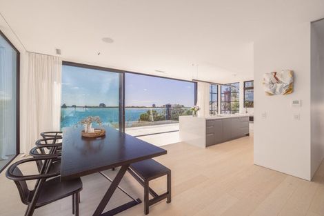 Photo of property in 8a Beachville Road, Redcliffs, Christchurch, 8081