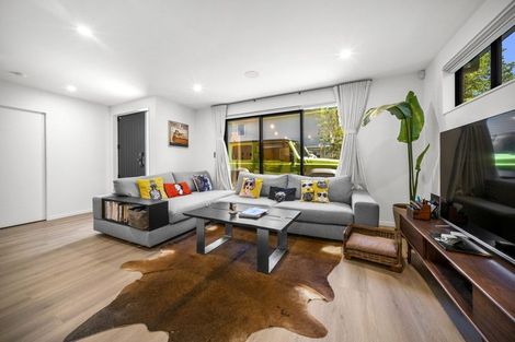 Photo of property in 25f Oteha Valley Road, Northcross, Auckland, 0632