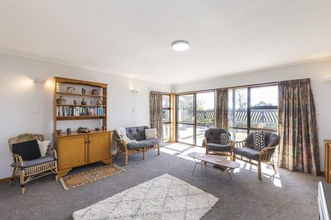 Photo of property in 61 Turitea Road, Fitzherbert, Palmerston North, 4472