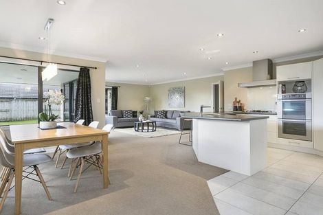 Photo of property in 23 Norfolk Drive, Cambridge, 3434