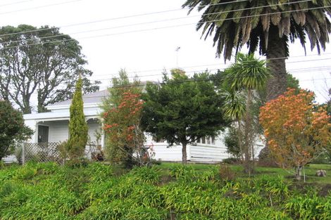 Photo of property in 17 Makiri Street, Helensville, 0800