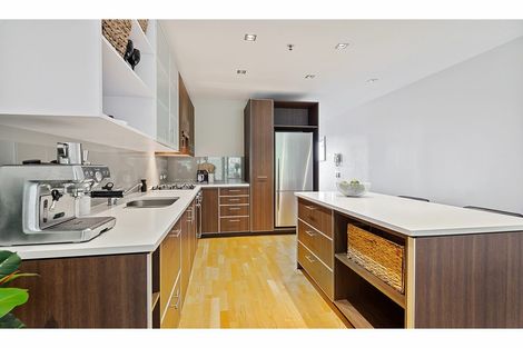 Photo of property in Patent 326 Apartments, 206s/326 Evans Bay Parade, Hataitai, Wellington, 6021