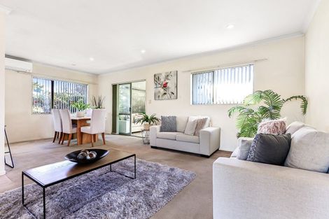 Photo of property in 2/38 Sandwich Road, St Andrews, Hamilton, 3200