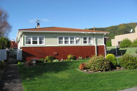 Photo of property in 13 Avon Street, Waterloo, Lower Hutt, 5011