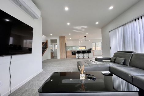 Photo of property in 2 Fiesta Drive, Half Moon Bay, Auckland, 2012