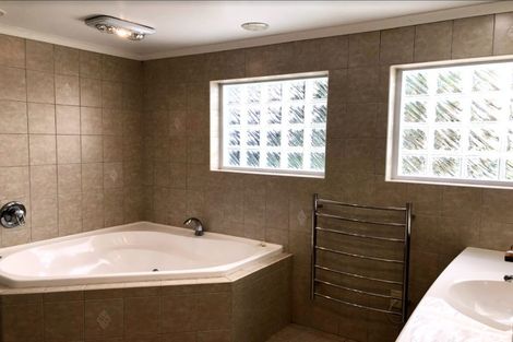 Photo of property in 25 Bradbury Road, Botany Downs, Auckland, 2010