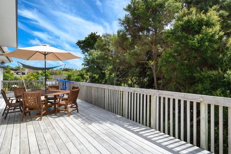 Photo of property in 11 Gavinike Place, Waimauku, 0812