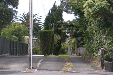 Photo of property in 2/105 Onewa Road, Northcote, Auckland, 0627
