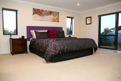 Photo of property in 38 Ina Ville Drive, Pukekohe, 2120