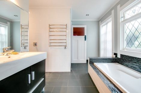 Photo of property in 25 Kennedy Road, Napier South, Napier, 4110