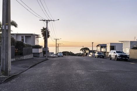 Photo of property in 3/12 Beach Street, Fitzroy, New Plymouth, 4312
