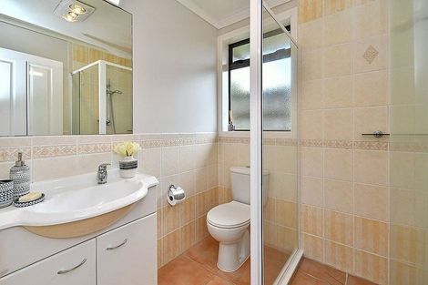 Photo of property in 10 Mt Lebanon Crescent, The Gardens, Auckland, 2105