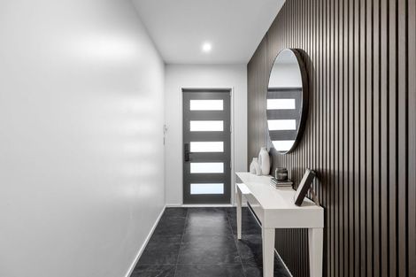 Photo of property in 10 Lakebridge Place, Parklands, Christchurch, 8083