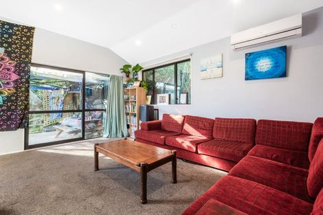 Photo of property in 10 Hereford Street, Cannons Creek, Porirua, 5024