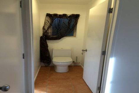 Photo of property in 2/842 East Coast Road, Oteha, Auckland, 0630