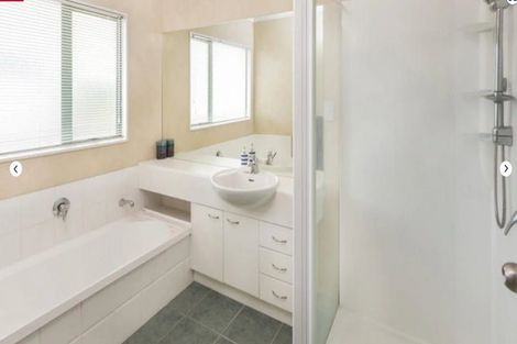 Photo of property in 70 Armoy Drive, East Tamaki, Auckland, 2016