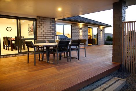 Photo of property in 38 Ina Ville Drive, Pukekohe, 2120