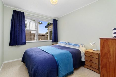 Photo of property in 9 Innes Way, Newlands, Wellington, 6037