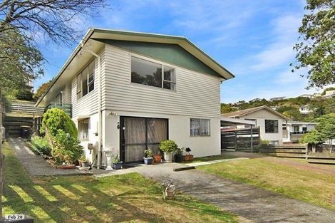 Photo of property in 79 Stewart Drive, Newlands, Wellington, 6037