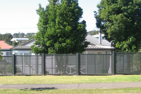 Photo of property in 45 Meadowvale Rise, Titirangi, Auckland, 0604