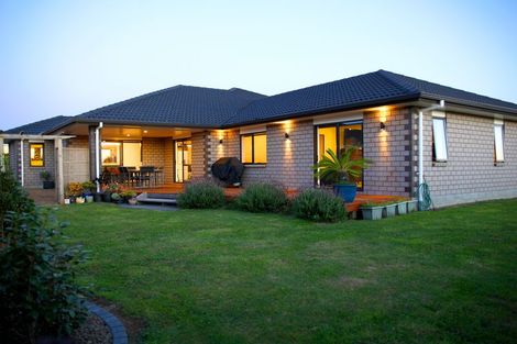 Photo of property in 38 Ina Ville Drive, Pukekohe, 2120