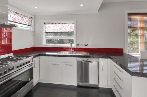 Photo of property in 55 Hungerford Road, Houghton Bay, Wellington, 6023