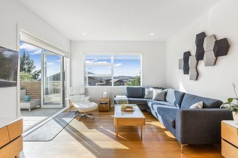Photo of property in 91f Wade River Road, Stanmore Bay, Whangaparaoa, 0932