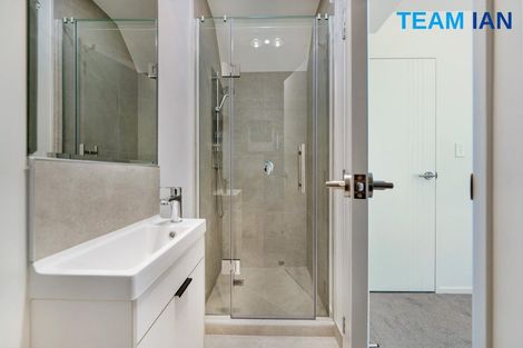 Photo of property in 7/11 Kayle Glen, West Harbour, Auckland, 0618