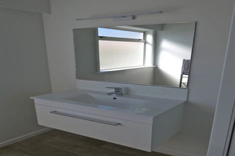 Photo of property in 23a Scarboro Terrace, Murrays Bay, Auckland, 0630