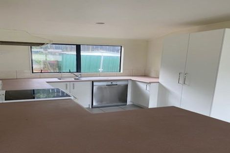 Photo of property in 3a Louise Place, West Harbour, Auckland, 0618