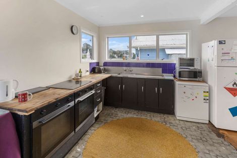 Photo of property in 119 Omata Road, Marfell, New Plymouth, 4310
