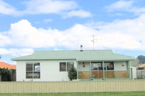 Photo of property in 24 Doncaster Drive, Papamoa Beach, Papamoa, 3118