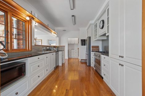 Photo of property in 40 Youngs Road, Papakura, 2110