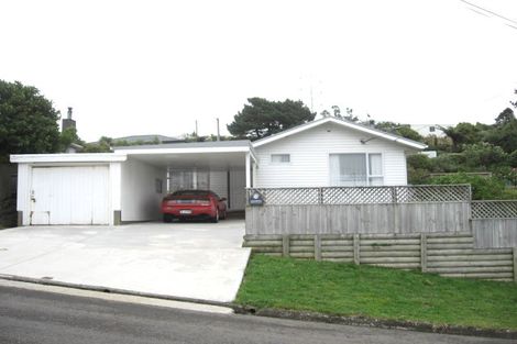 Photo of property in 10 Barclay Street, Newlands, Wellington, 6037
