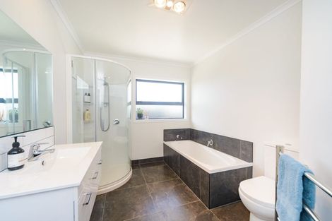 Photo of property in 8 Poplar Grove, Feilding, 4702